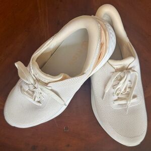 Kizik Women's Athens White Crème (cream) size 11.5